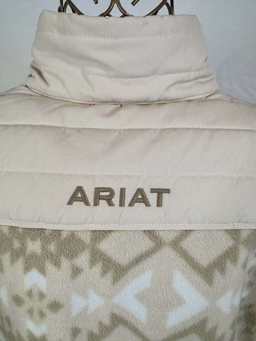Ariat Women's Prescott Full Zip Fleece Jacket in Sand Dune Geo, size large - Picture 2 of 11